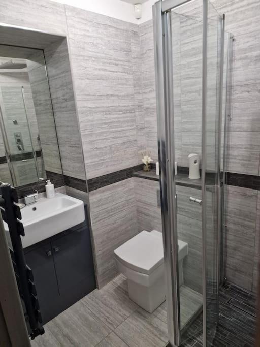 Two-Bedroom Cosy Country Lodge With Private Patio Greenhithe Εξωτερικό φωτογραφία