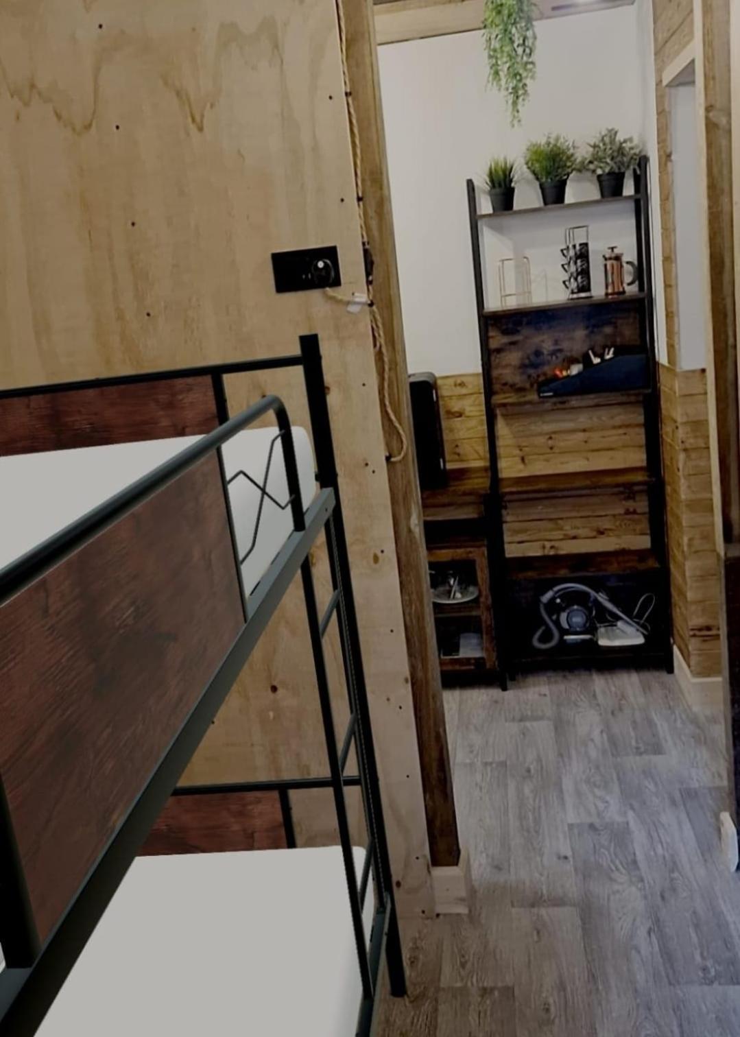 Two-Bedroom Cosy Country Lodge With Private Patio Greenhithe Εξωτερικό φωτογραφία