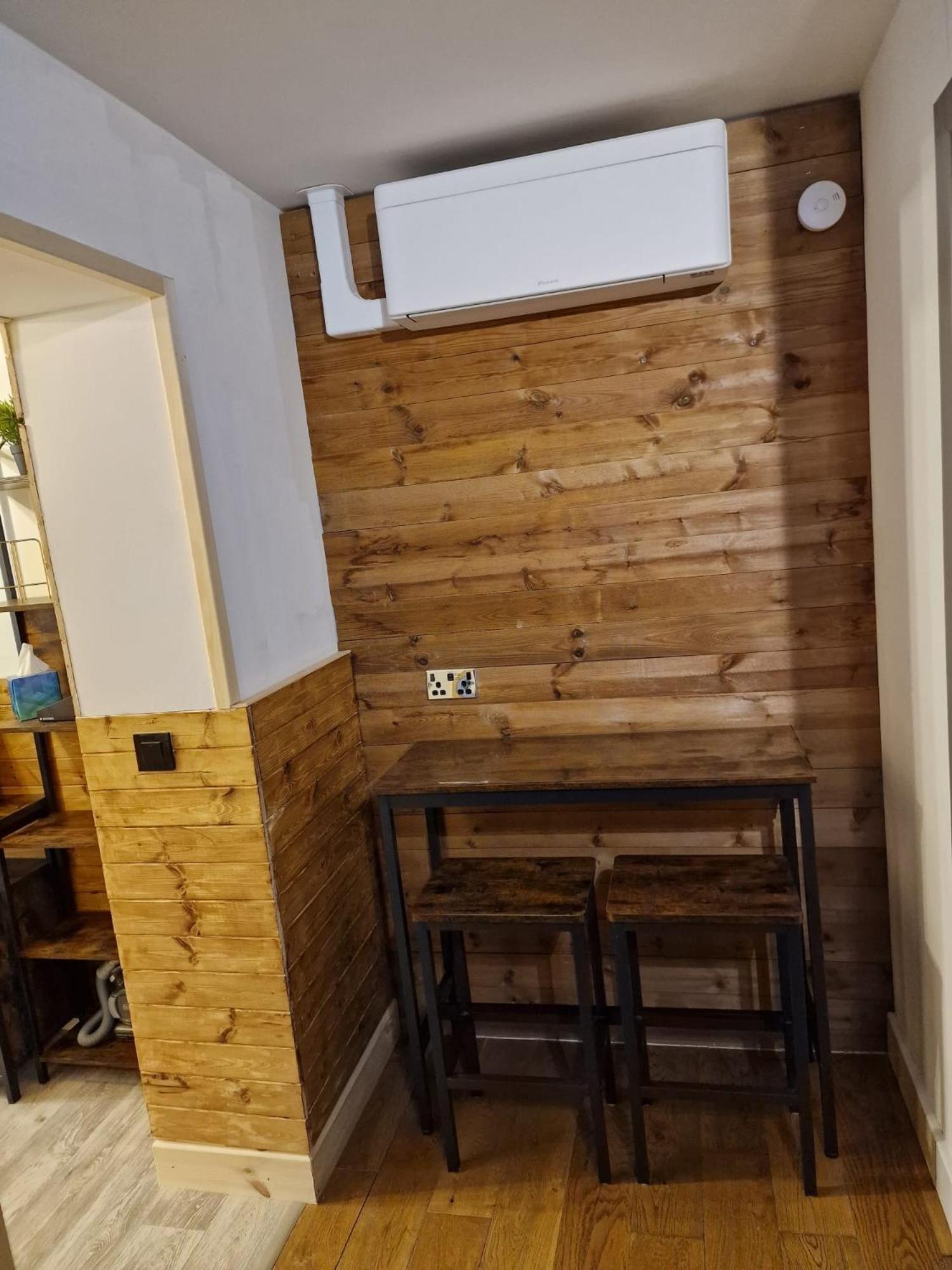 Two-Bedroom Cosy Country Lodge With Private Patio Greenhithe Εξωτερικό φωτογραφία