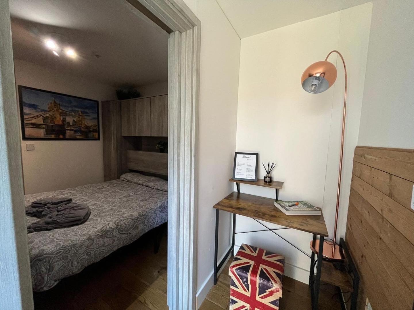 Two-Bedroom Cosy Country Lodge With Private Patio Greenhithe Εξωτερικό φωτογραφία