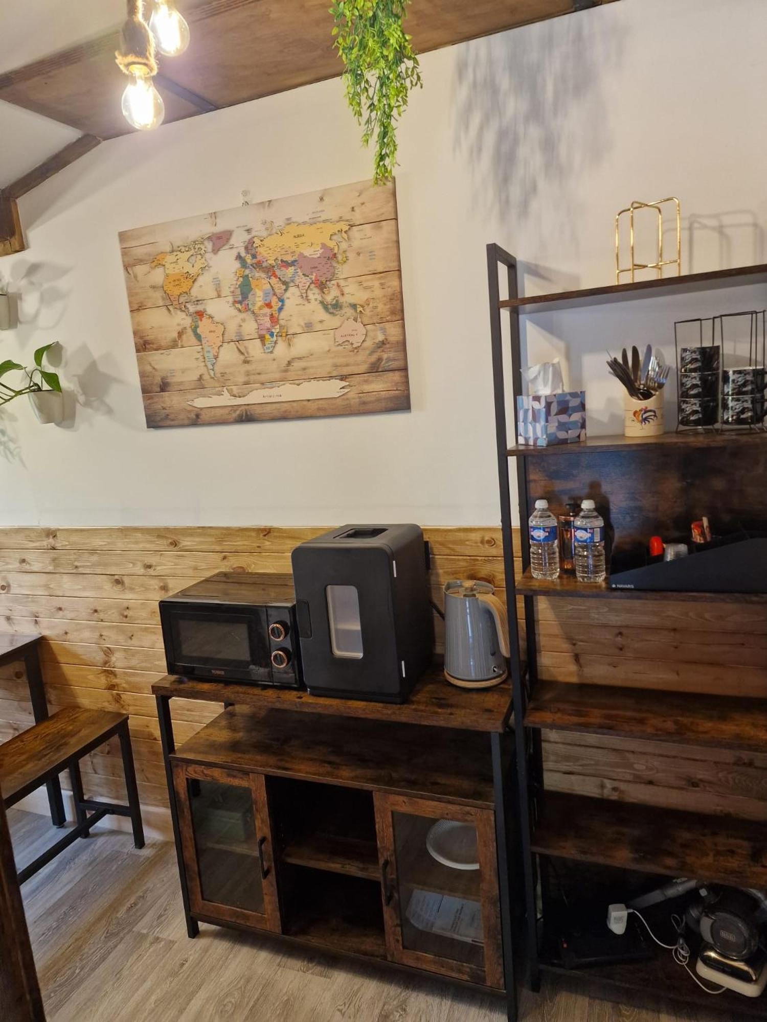 Two-Bedroom Cosy Country Lodge With Private Patio Greenhithe Εξωτερικό φωτογραφία